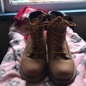 Ladies boots